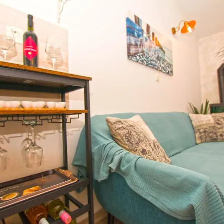 House Idro Holiday home