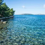House Idro Holiday home *