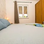 House Idro Holiday home *